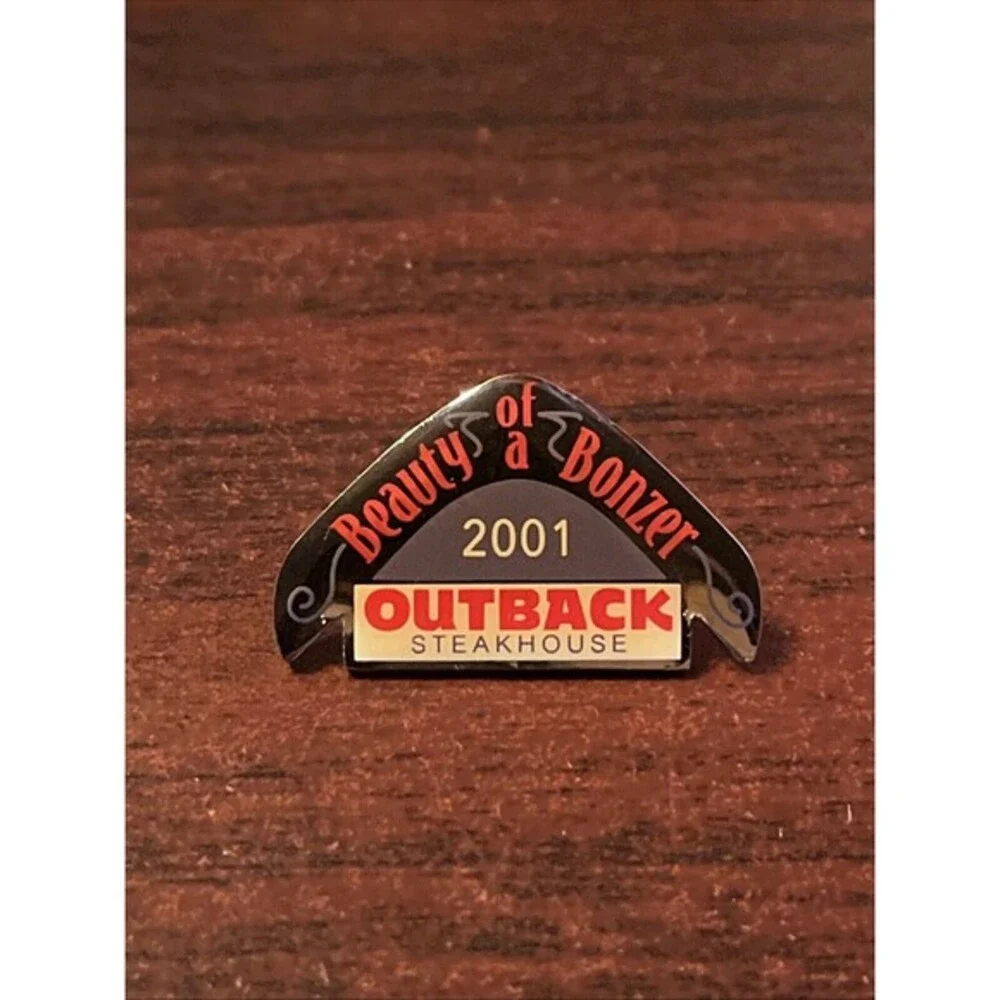 Outback‎ Steakhouse 2001 Beauty Of A Bonzer Boomerang Lapel Hat Pin